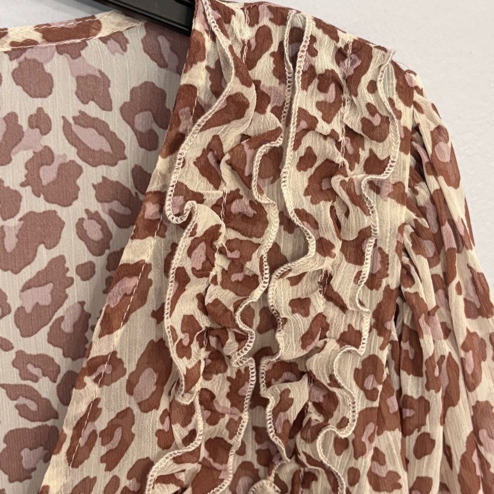 Lulu’s | Women’s Ivory Brown Sheer Blush Animal Print Long Sleeve Blouse Size M - Picture 14 of 16